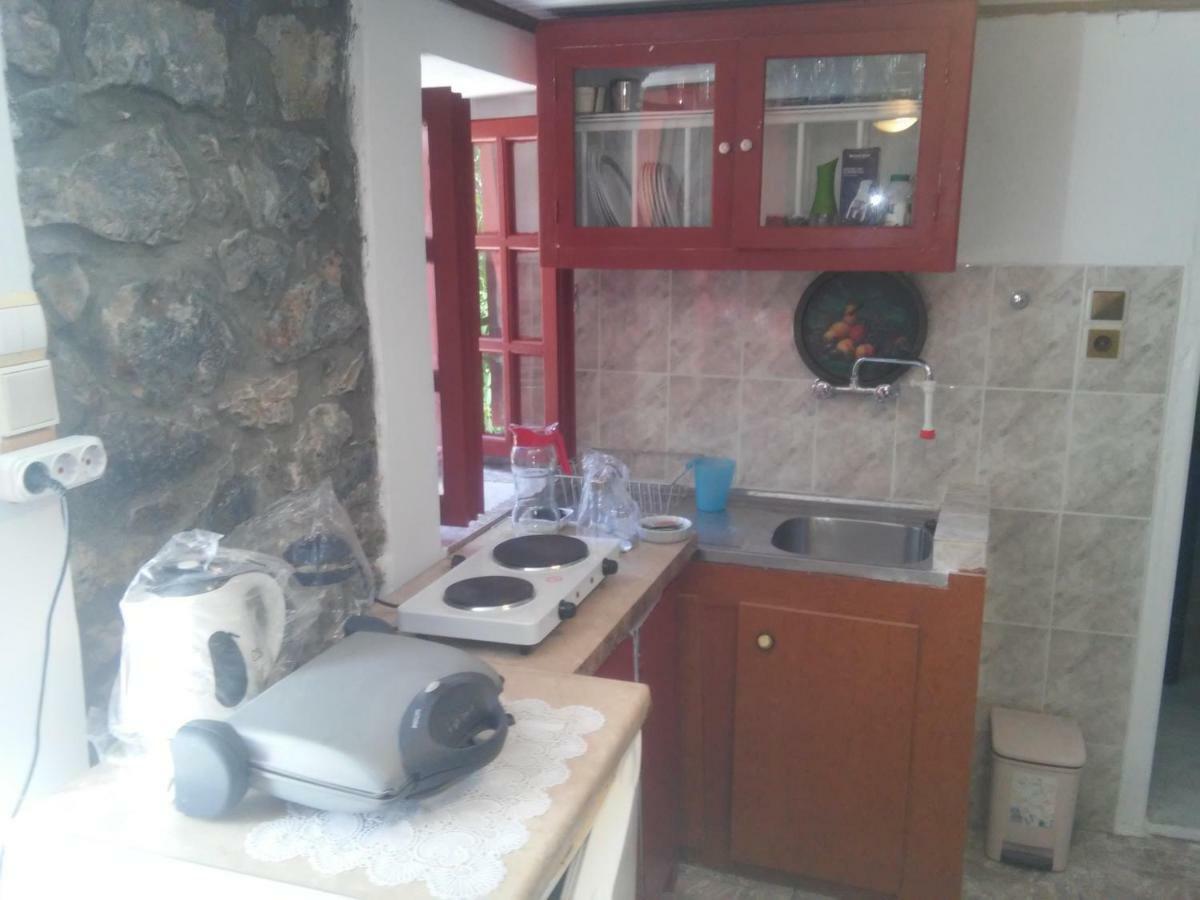 Kalapo Apartment Tseratsiá Esterno foto
